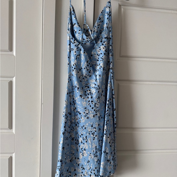 ASTR Women's Blue Floral Mini Dress - Picture 9 of 10